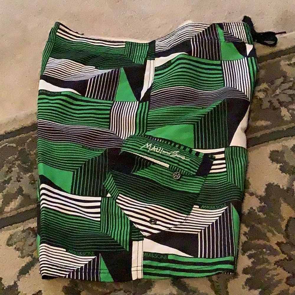 Maui and Sons board shorts Lime green black and white 34 waist 8 inch inseam🌴🌴